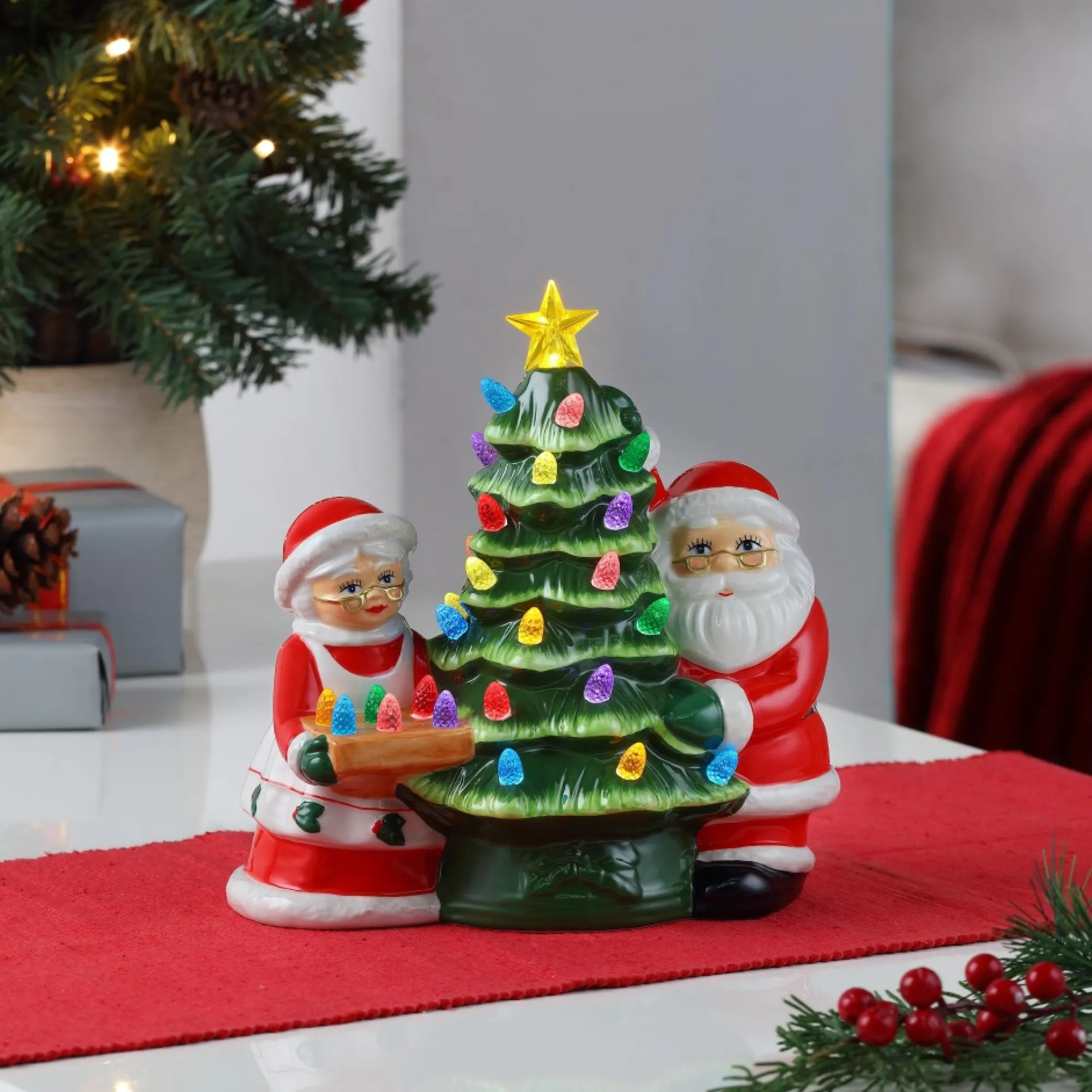 Mr. Christmas Character Trees>9.25" Santa & Mrs. Claus Nostalgic Ceramic Tree